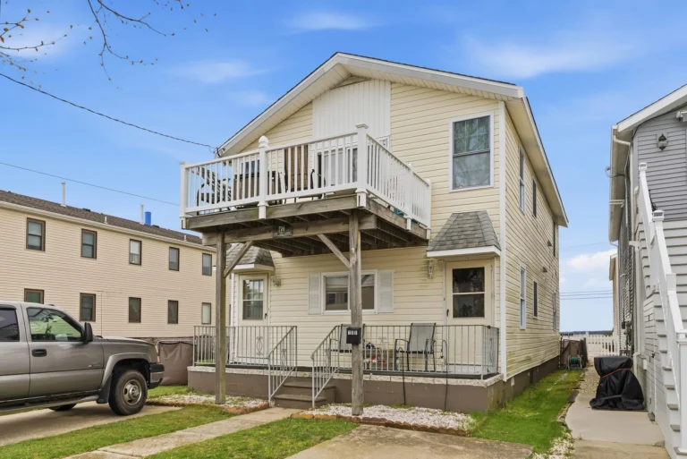 706 W Pine Avenue