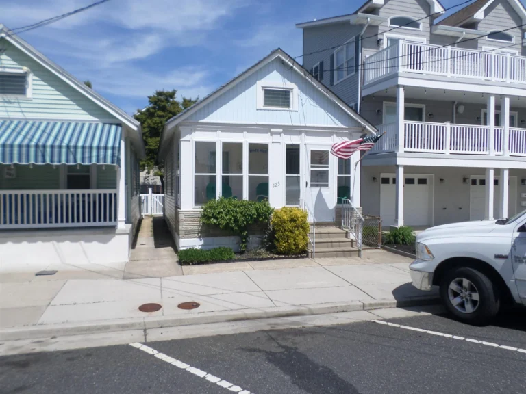 123 E Leaming Avenue