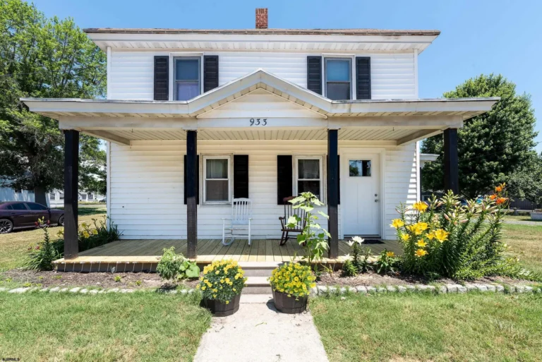 933 Main