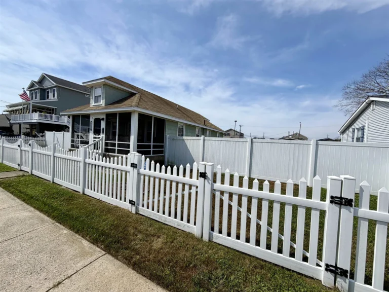 526 W Magnolia Avenue