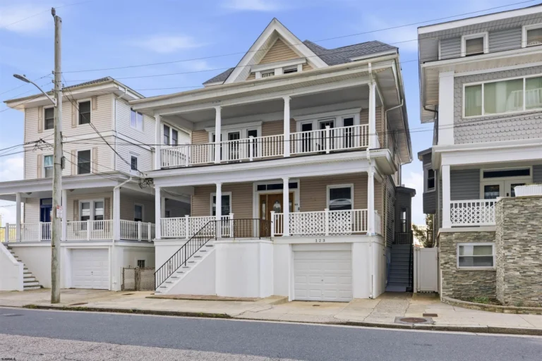 123 S Berkley Square