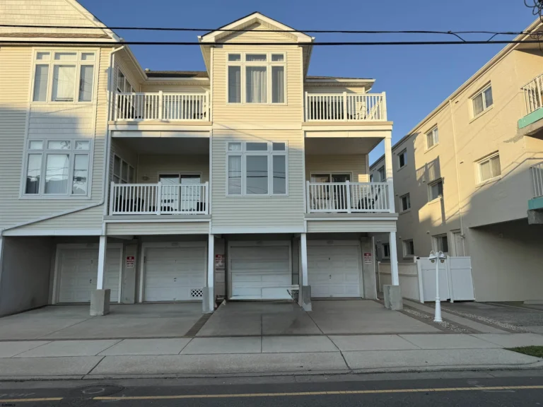 229 E Pine Ave Ave