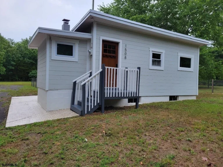 1508 Hamburg Ave