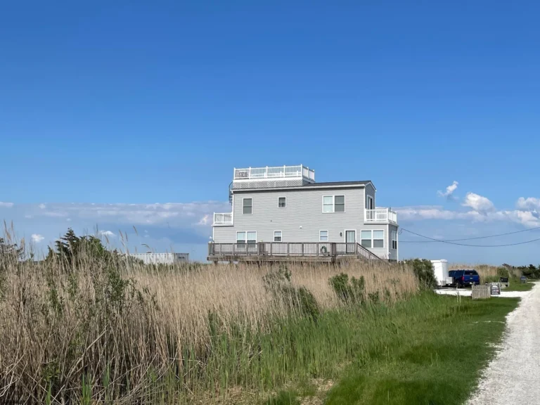 68 Bay Ave