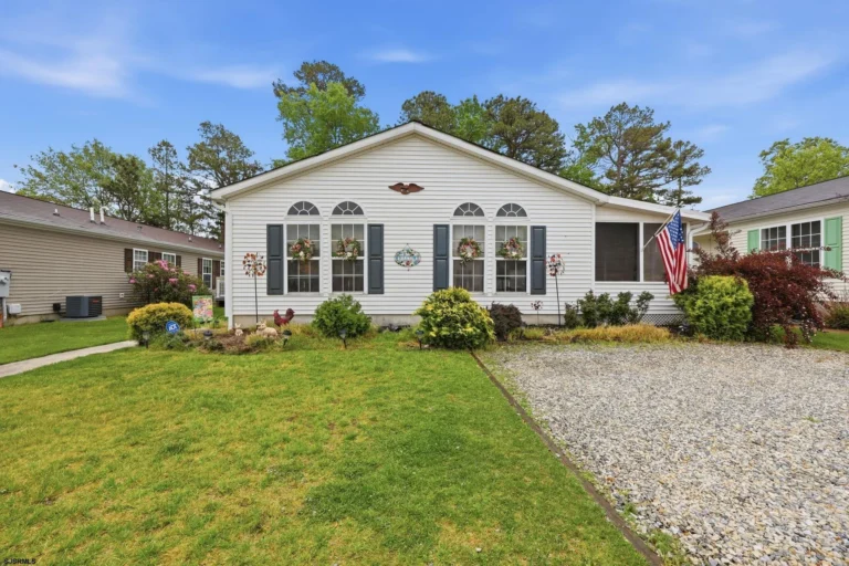 24 Sycamore Ln