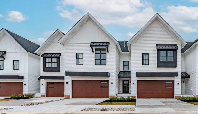18 Creek View Ln