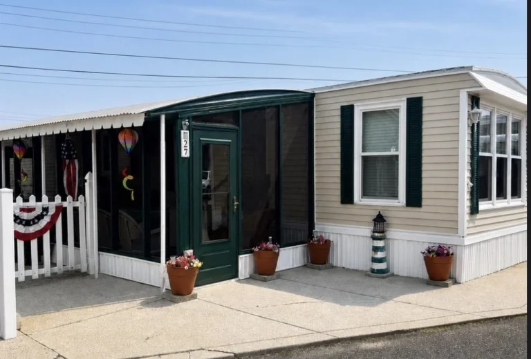27 Lee Avenue