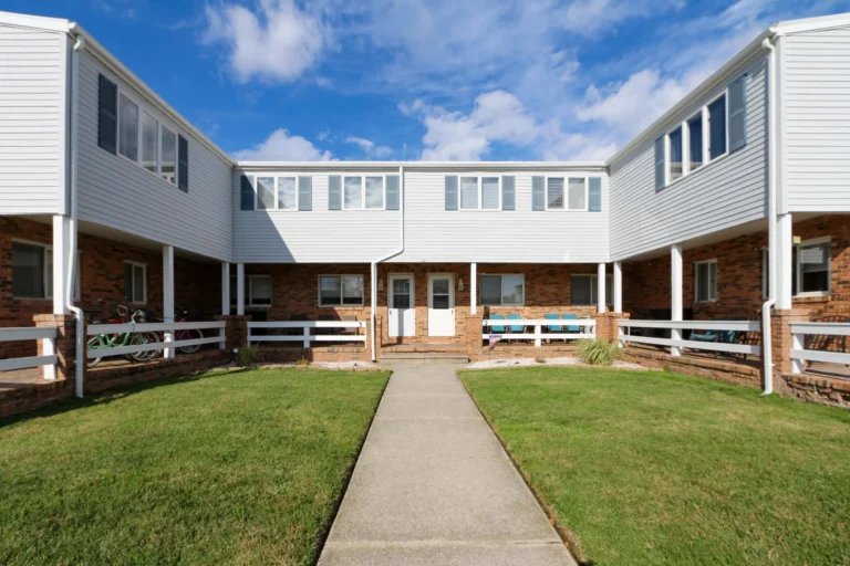 141 W Cardinal Road