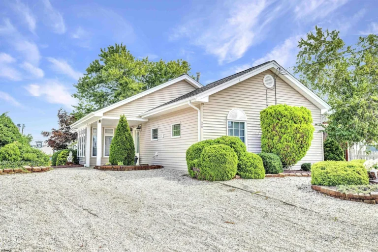 26 W Potomac Dr