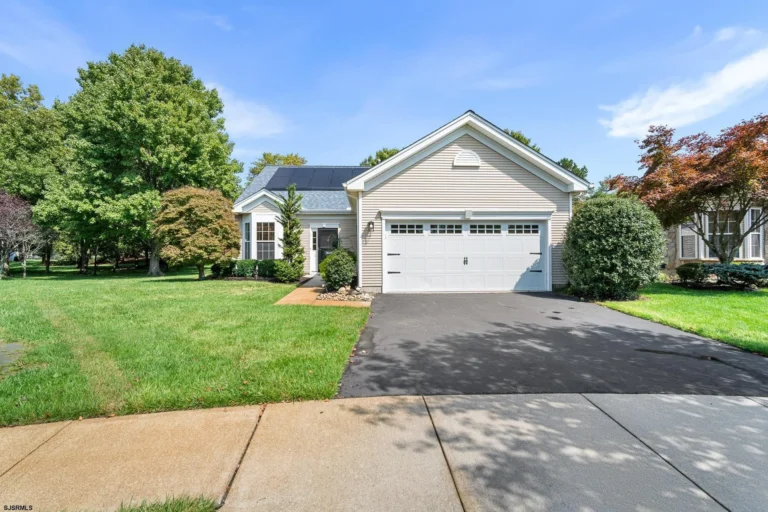 571 Carlisle Ln