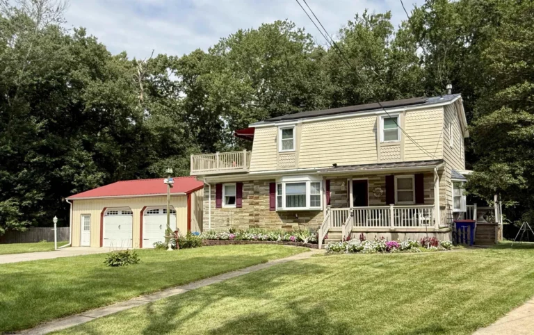 312 SW Lakeshore
