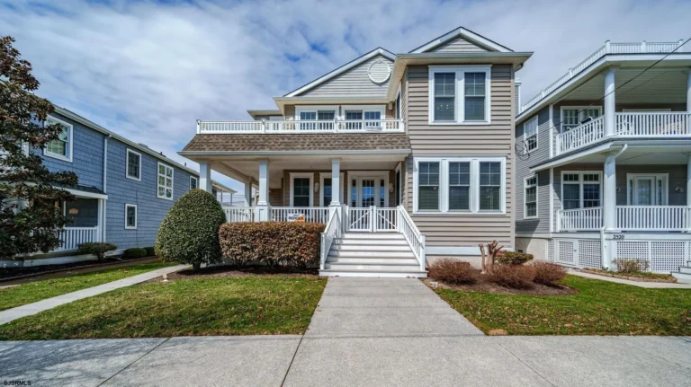 2526 Central Ave