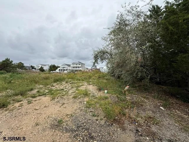 48 W Raritan Dr