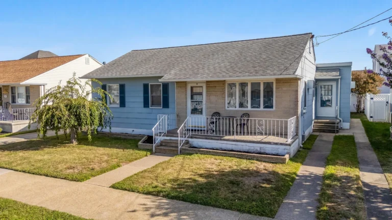 107 E Hollywood Avenue