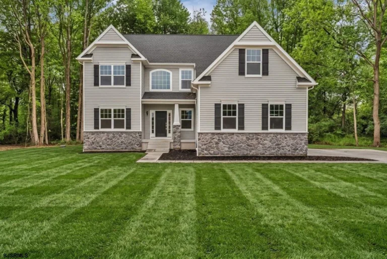 4 Sandcastle Dr