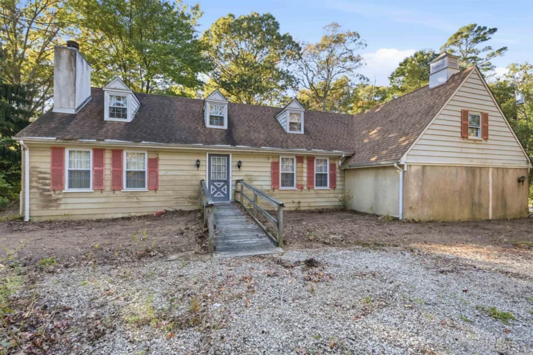 821 Court House South Dennis Road
