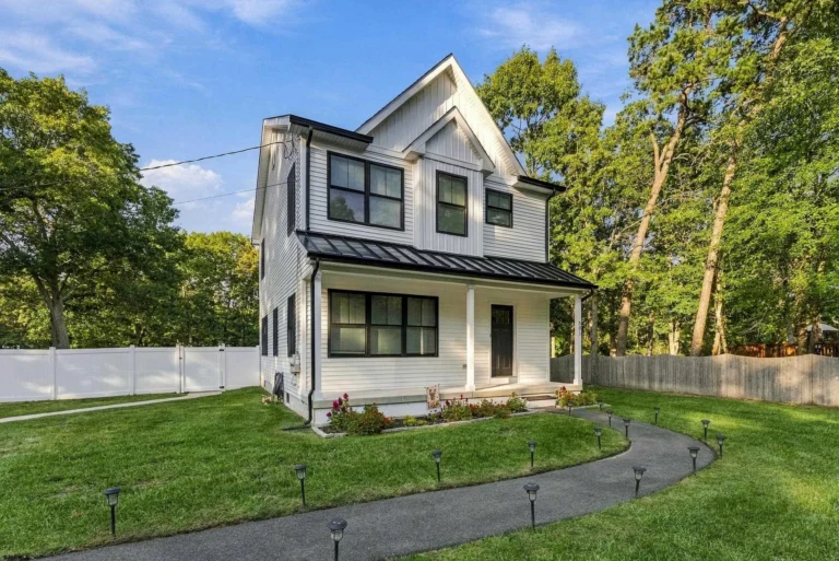 301 E Elm